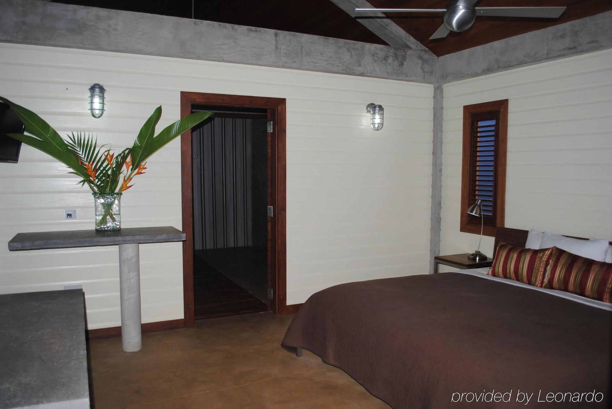 Pagua Bay House - Oceanfront Cabana'S Marigot Eksteriør bilde