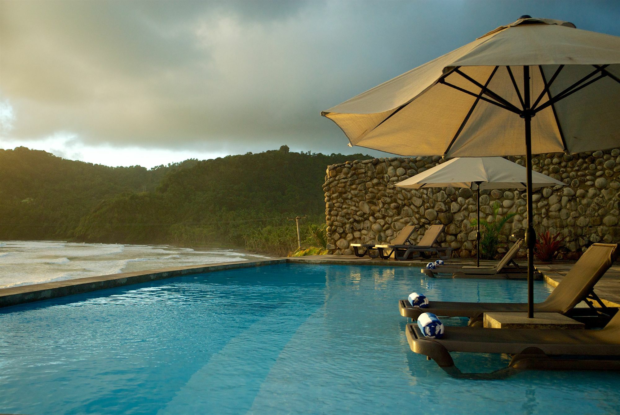 Pagua Bay House - Oceanfront Cabana'S Marigot Eksteriør bilde
